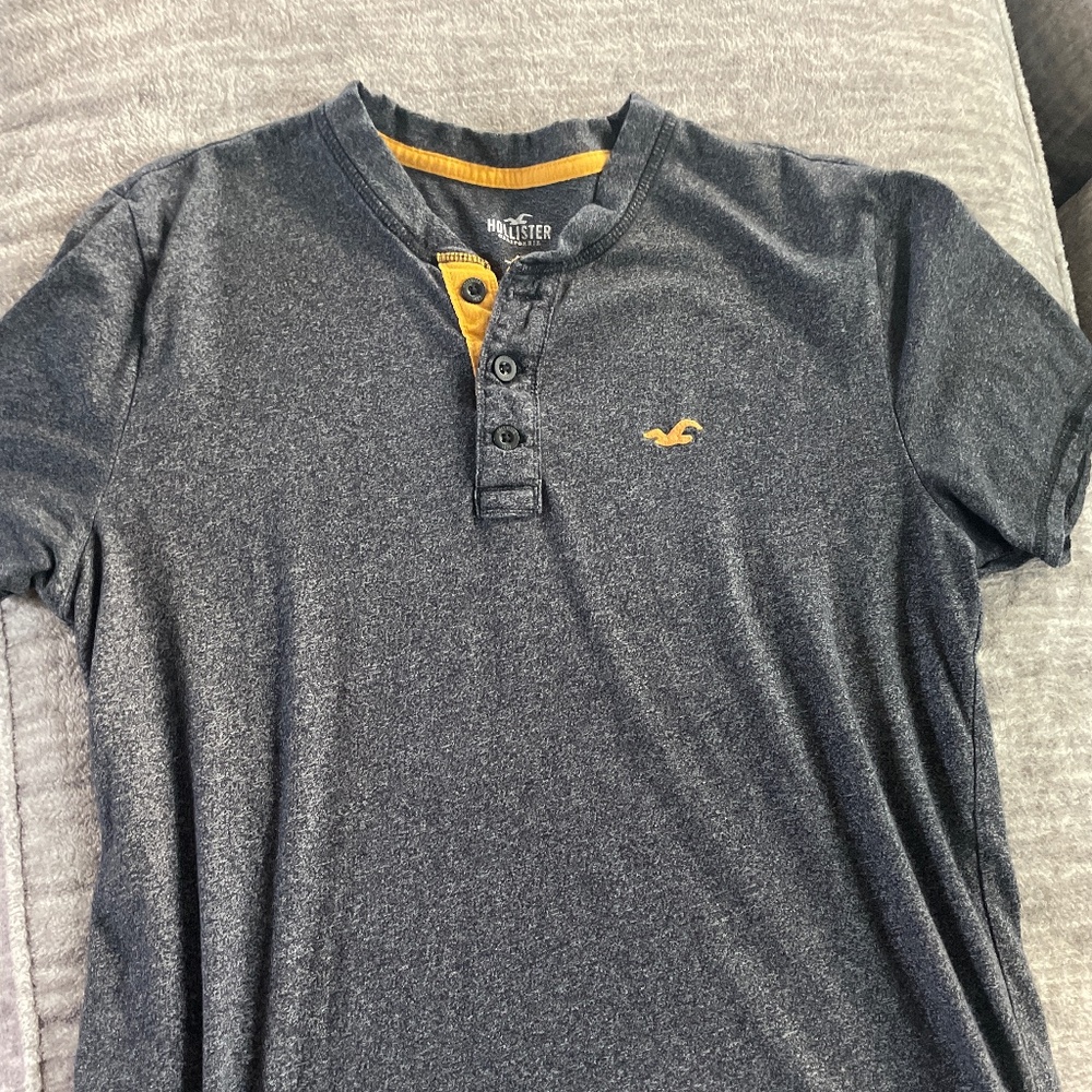 Hollister rshirt